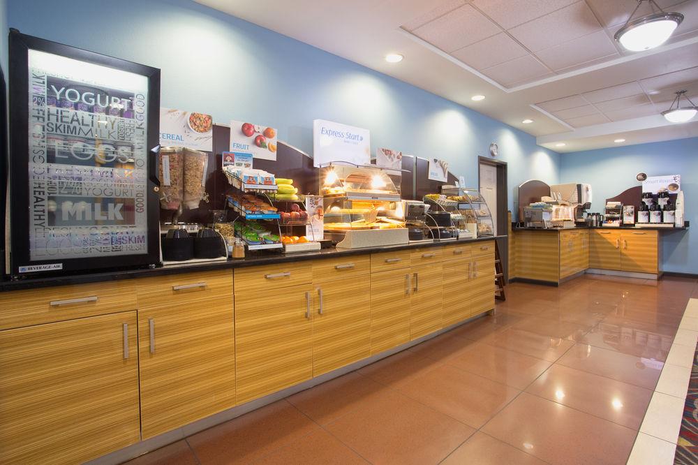 Holiday Inn Express & Suites Denver North - Thornton By Ihg Zewnętrze zdjęcie