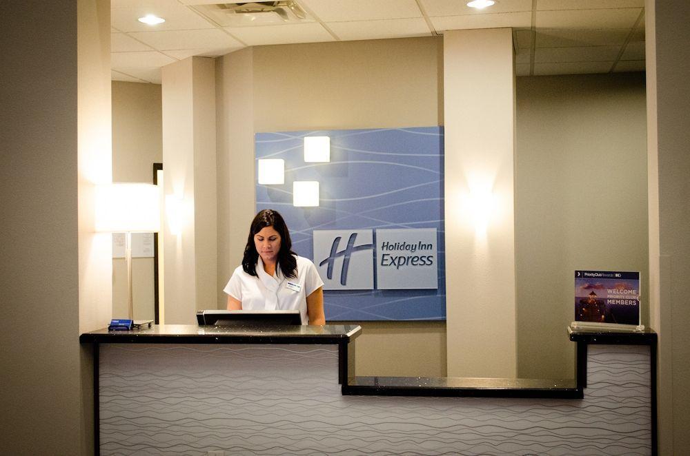 Holiday Inn Express & Suites Denver North - Thornton By Ihg Zewnętrze zdjęcie