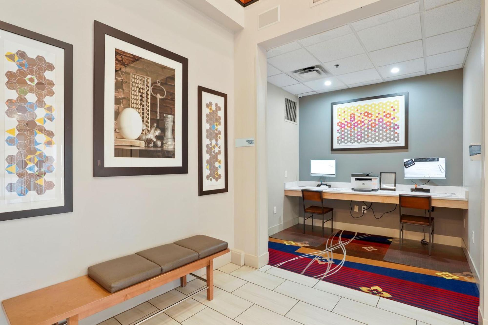 Holiday Inn Express & Suites Denver North - Thornton By Ihg Zewnętrze zdjęcie