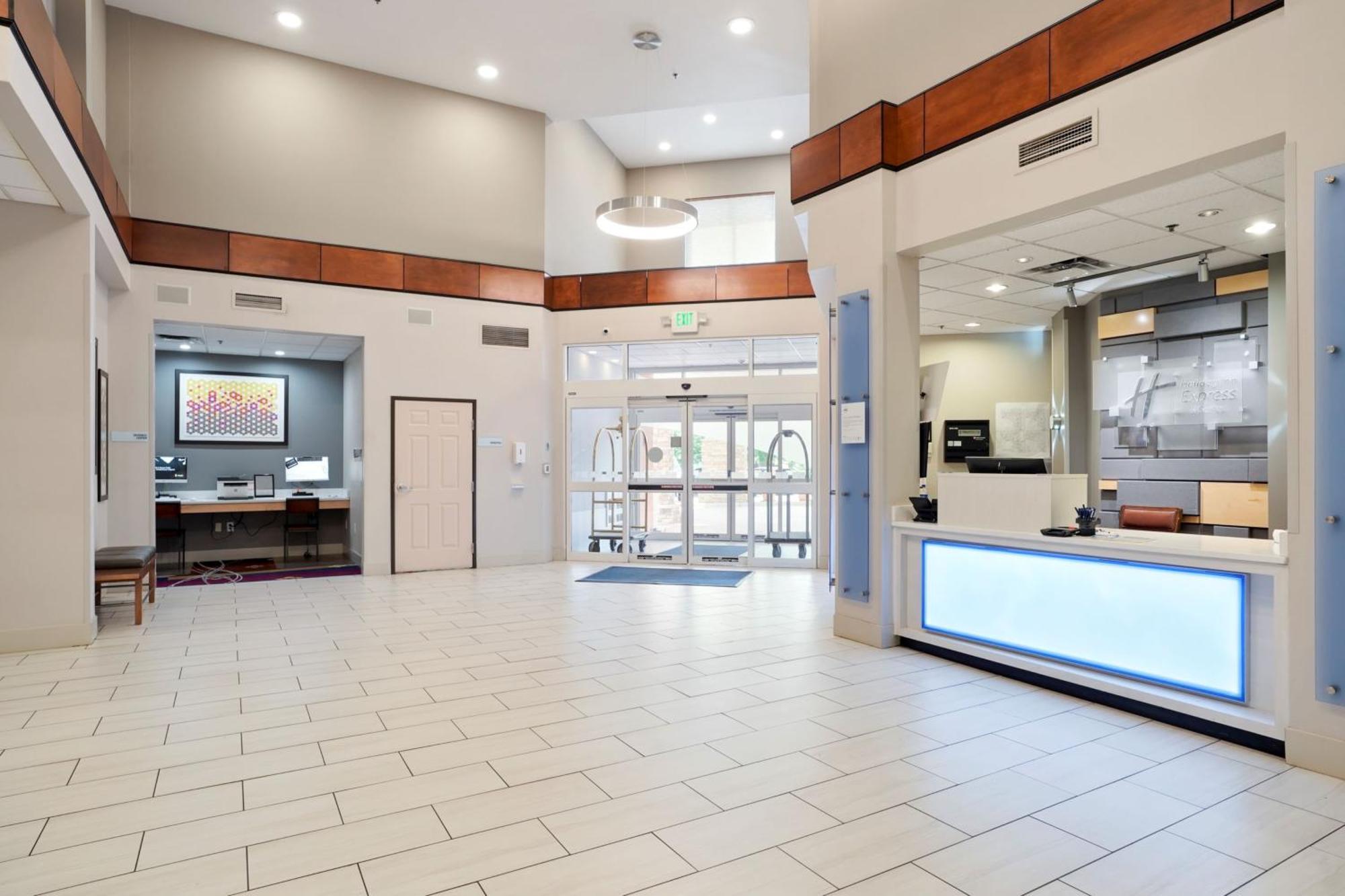 Holiday Inn Express & Suites Denver North - Thornton By Ihg Zewnętrze zdjęcie